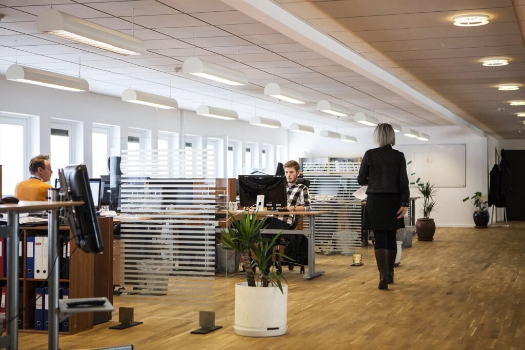 office-직장속담 미국 직장에서 자주 쓰이는 속담 10가지를 소개! 비즈니스 영어와 현지 문화 이해에 큰 도움이 되는 표현들을 확인해보세요