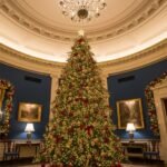 백악관 블루 룸에 설치된 5.6m 공식 크리스마스 트리